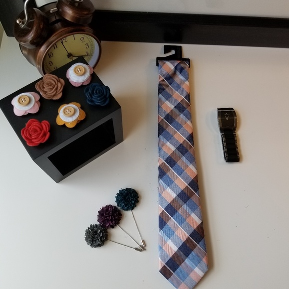 Floral Lapel Pin - Picture 5 of 5